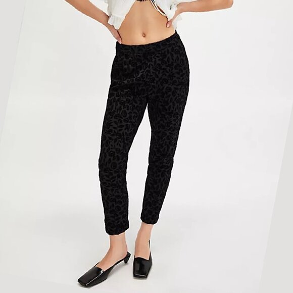 NWOT $198 FOR LOVE AND LEMONS VELVET MIDNIGHT CAPRI PANTS SIZE S - Picture 1 of 6